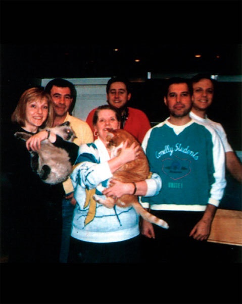 Иллюстрация к книге — Меркьюри и я. Богемская рапсодия, любовь и котики [i_034.jpg]