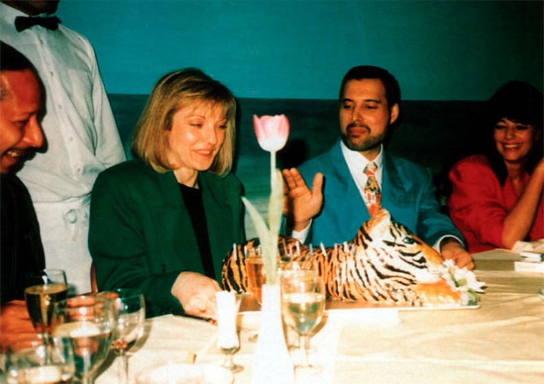 Иллюстрация к книге — Меркьюри и я. Богемская рапсодия, любовь и котики [i_038.jpg]