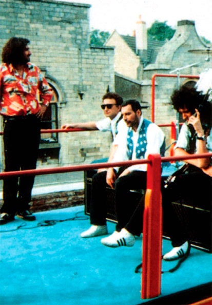 Иллюстрация к книге — Меркьюри и я. Богемская рапсодия, любовь и котики [i_046.jpg]