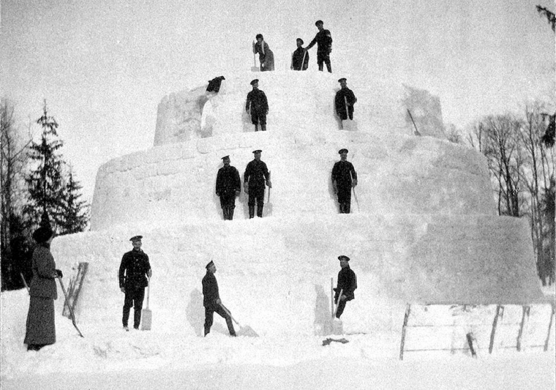 Иллюстрация к книге — Новый год в России. История праздника [i_057.jpg]