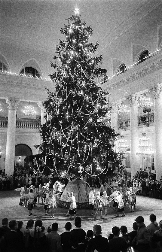 Иллюстрация к книге — Новый год в России. История праздника [i_072.jpg]