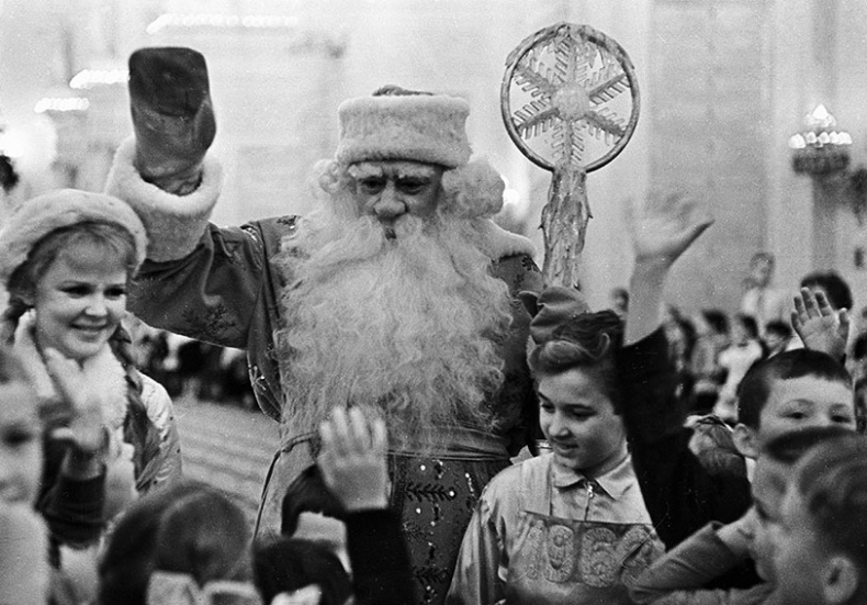 Иллюстрация к книге — Новый год в России. История праздника [i_103.jpg]