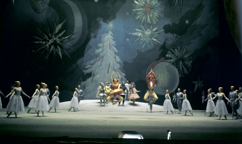 Иллюстрация к книге — Новый год в России. История праздника [i_128.jpg]