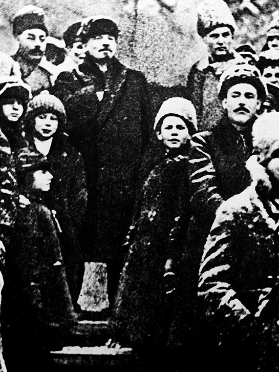 Иллюстрация к книге — Новый год в России. История праздника [i_153.jpg]