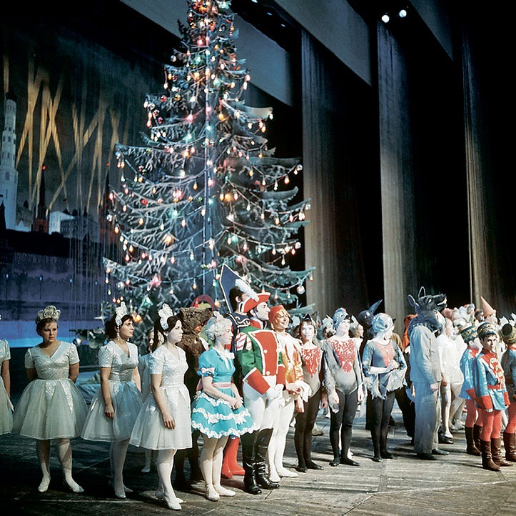 Иллюстрация к книге — Новый год в России. История праздника [i_183.jpg]