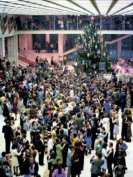 Иллюстрация к книге — Новый год в России. История праздника [i_186.jpg]