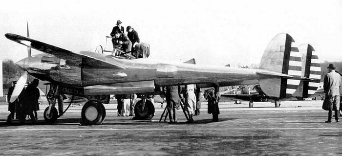 Иллюстрация к книге — Истребитель-«молния» P-38 «Лайтнинг» [i_014.jpg]