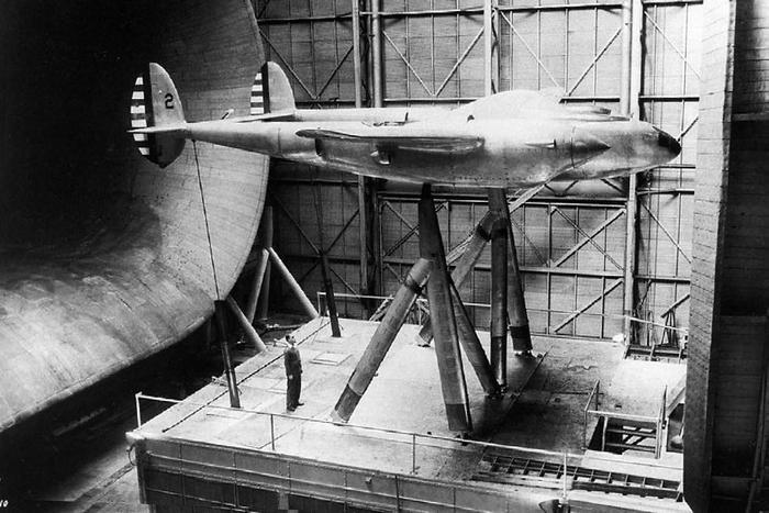 Иллюстрация к книге — Истребитель-«молния» P-38 «Лайтнинг» [i_021.jpg]