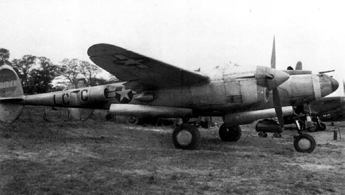 Иллюстрация к книге — Истребитель-«молния» P-38 «Лайтнинг» [i_146.jpg]