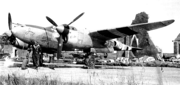 Иллюстрация к книге — Истребитель-«молния» P-38 «Лайтнинг» [i_149.jpg]