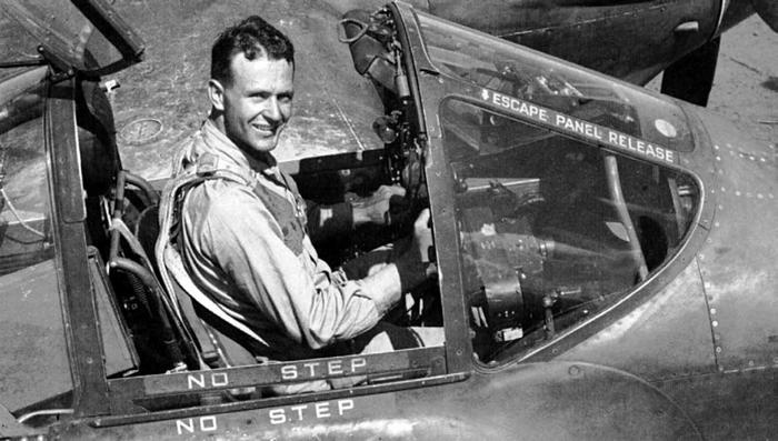 Иллюстрация к книге — Истребитель-«молния» P-38 «Лайтнинг» [i_163.jpg]