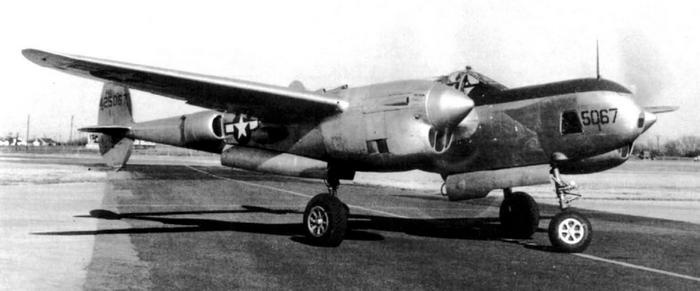 Иллюстрация к книге — Истребитель-«молния» P-38 «Лайтнинг» [i_190.jpg]
