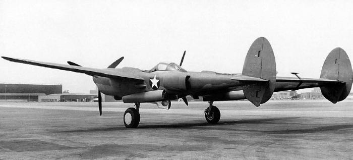 Иллюстрация к книге — Истребитель-«молния» P-38 «Лайтнинг» [i_201.jpg]