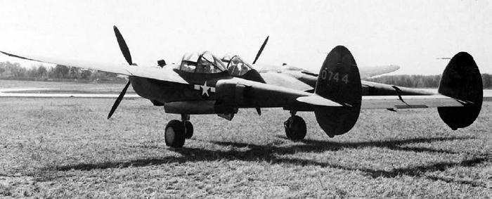 Иллюстрация к книге — Истребитель-«молния» P-38 «Лайтнинг» [i_206.jpg]