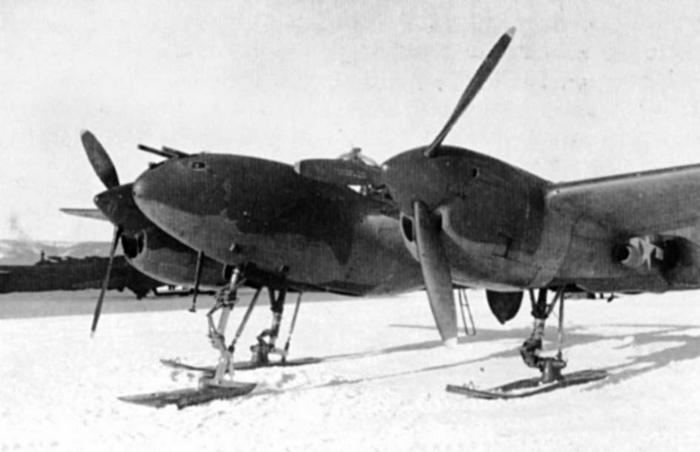 Иллюстрация к книге — Истребитель-«молния» P-38 «Лайтнинг» [i_211.jpg]
