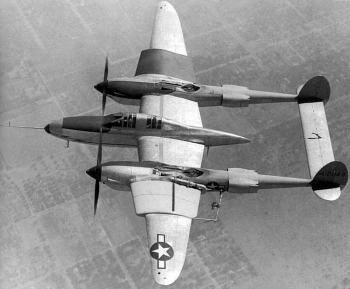 Иллюстрация к книге — Истребитель-«молния» P-38 «Лайтнинг» [i_212.jpg]