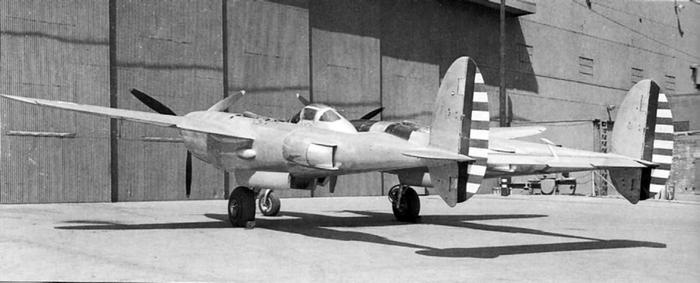 Иллюстрация к книге — Истребитель-«молния» P-38 «Лайтнинг» [i_215.jpg]