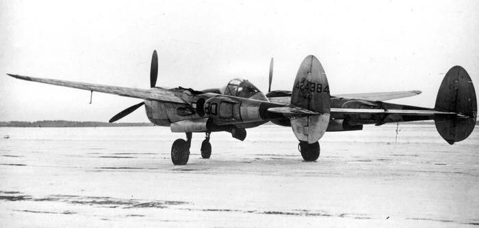 Иллюстрация к книге — Истребитель-«молния» P-38 «Лайтнинг» [i_224.jpg]