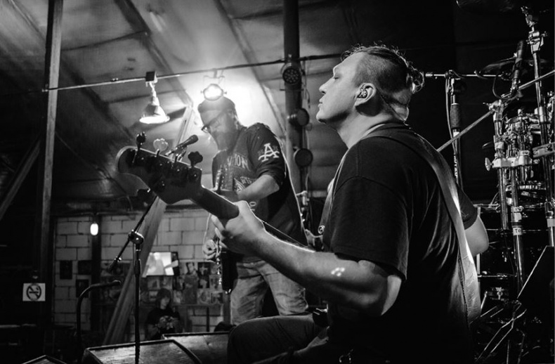 Иллюстрация к книге — Северный флот. Единственная правдивая история легендарной группы. Вещание из Судного дня [i_029.jpg]