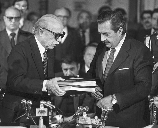 Иллюстрация к книге — Неудобное прошлое. Память о государственных преступлениях в России и других странах [i_006.jpg]