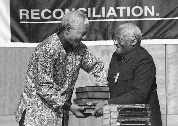 Иллюстрация к книге — Неудобное прошлое. Память о государственных преступлениях в России и других странах [i_025.jpg]