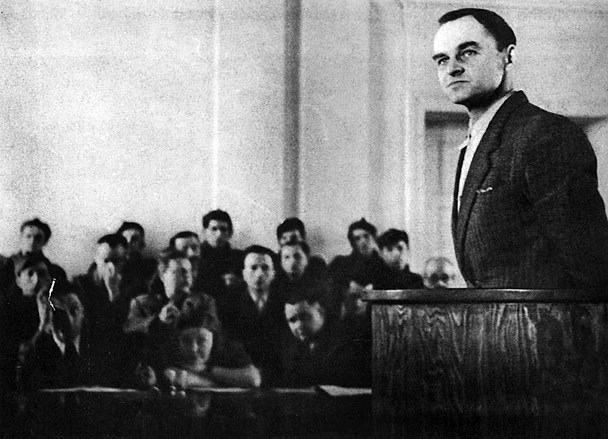 Иллюстрация к книге — Неудобное прошлое. Память о государственных преступлениях в России и других странах [i_034.jpg]