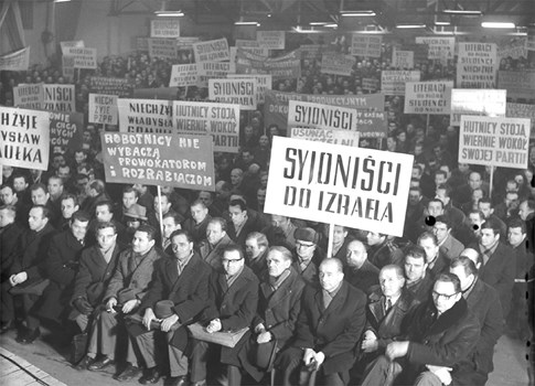 Иллюстрация к книге — Неудобное прошлое. Память о государственных преступлениях в России и других странах [i_040.jpg]