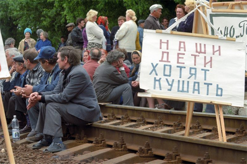 Иллюстрация к книге — Москва ельцинская. Хроники президентского правления [i_024.jpg]