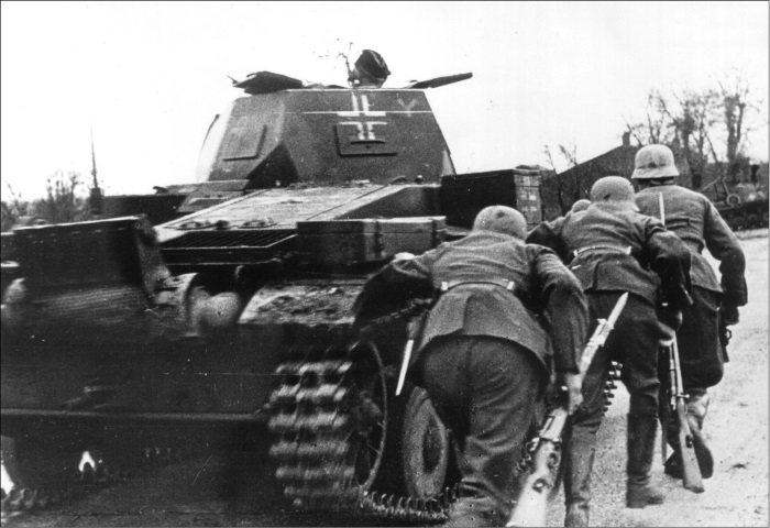 Иллюстрация к книге — Парадоксы 1941 года. Соотношение сил и средств сторон в начале Великой Отечественной войны [i_042.jpg]