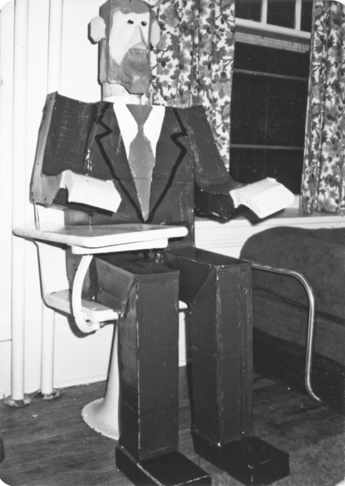 Иллюстрация к книге — Каждый инструмент – молоток. Правила жизни и творчества бессменного ведущего «Разрушителей легенд» [i_083.jpg]