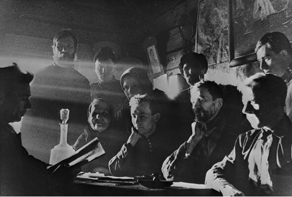 Иллюстрация к книге — Конституция 1936 года и массовая политическая культура сталинизма [i_003.jpg]