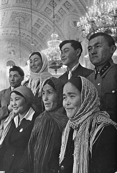 Иллюстрация к книге — Конституция 1936 года и массовая политическая культура сталинизма [i_007.jpg]