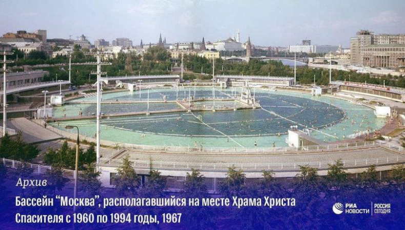 Мяч круглый, поле скользкое