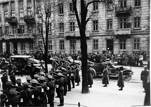 Иллюстрация к книге — Львов под русской властью. 1914–1915 [i_174.jpg]