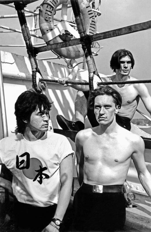 Иллюстрация к книге — Георгий Гурьянов: «Я и есть искусство» [img_25.jpg]