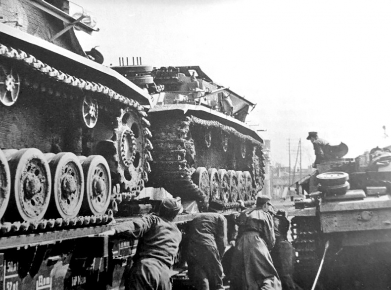 Иллюстрация к книге — Июль 1944. Битва за Псков [i_001.jpg]