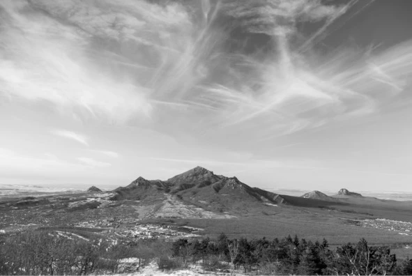 Иллюстрация к книге — О чём молчали города. Мистические истории [image3_5a367116f0395007007e6e2e_jpg.webp]