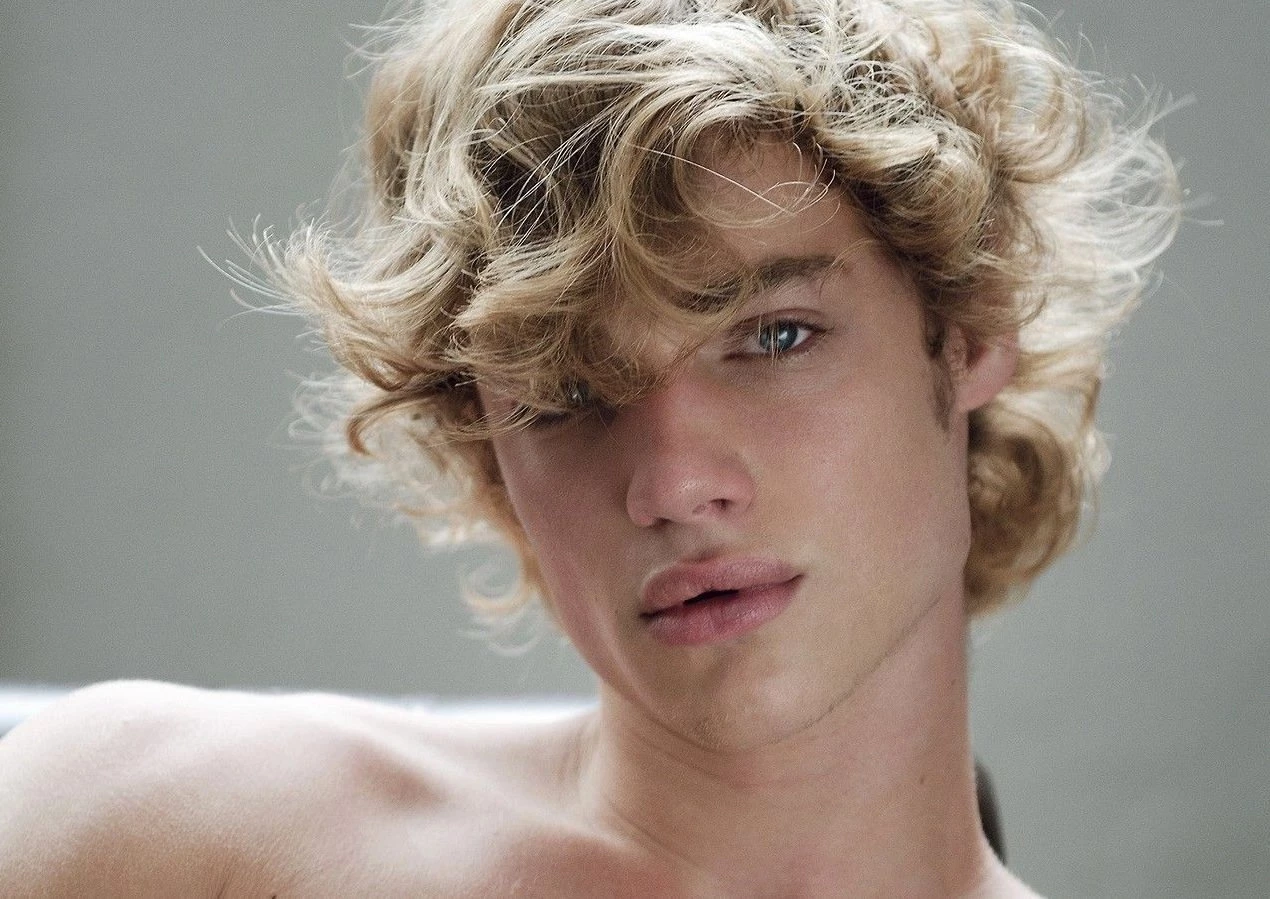 Иллюстрация к книге — Медь и серебро [26ac3644-5e31-4d3f-bc49-fb430670cb51.webp]