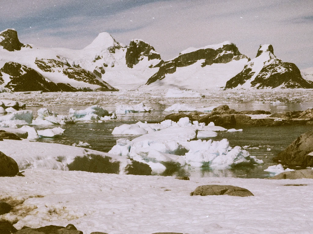 Иллюстрация к книге — Полярный капитан [book-illustration-2.webp]