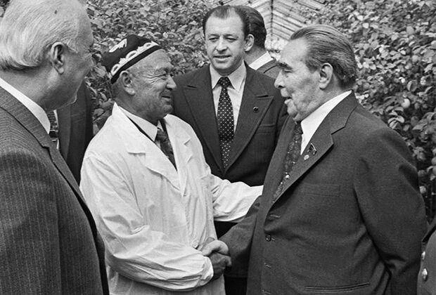 Иллюстрация к книге — Телохранитель Генсека. Том 1 [book-illustration-14.webp]