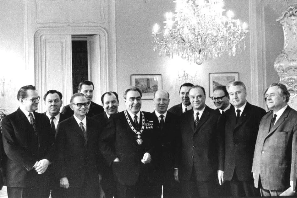 Иллюстрация к книге — Телохранитель Генсека. Том 1 [book-illustration-2.webp]