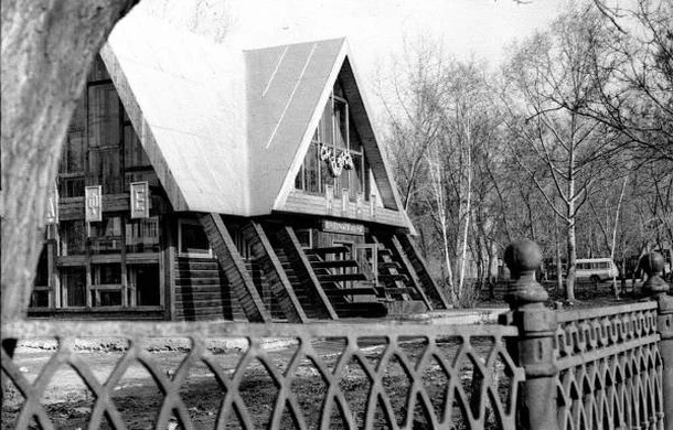 Иллюстрация к книге — Звезда заводской многотиражки 2 [book-illustration-1.webp]