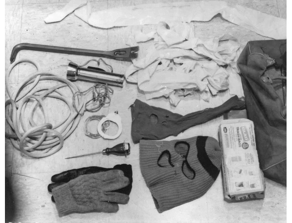 Иллюстрация к книге — Тед. Настоящая история самого знаменитого серийного убийцы Америки. Книга I [book-illustration-69.webp]