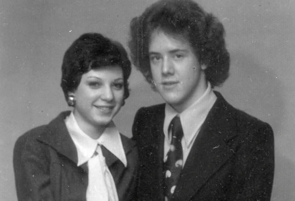 Иллюстрация к книге — Сыны Сэма. Убийцы влюбленных парочек [book-illustration-22.webp]