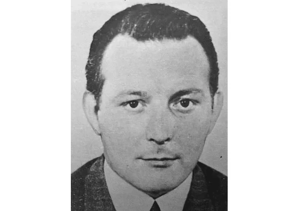 Иллюстрация к книге — Раздеватель. Хаммерсмитские убийства [book-illustration-10.webp]