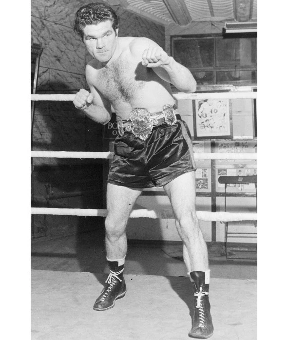 Иллюстрация к книге — Раздеватель. Хаммерсмитские убийства [book-illustration-82.webp]