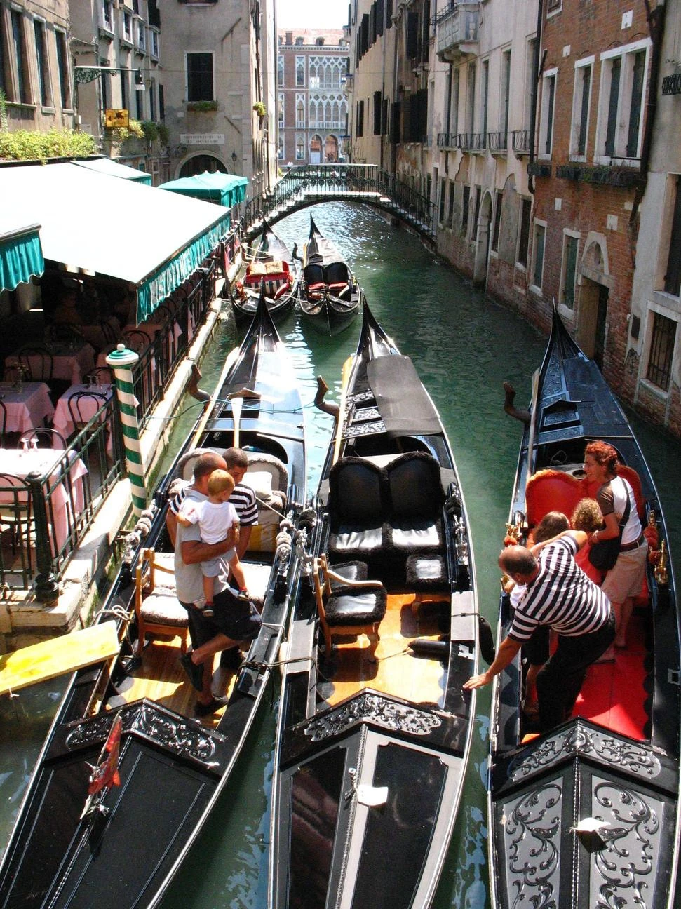 Иллюстрация к книге — Бьющий на взлете [book-illustration-19.webp]