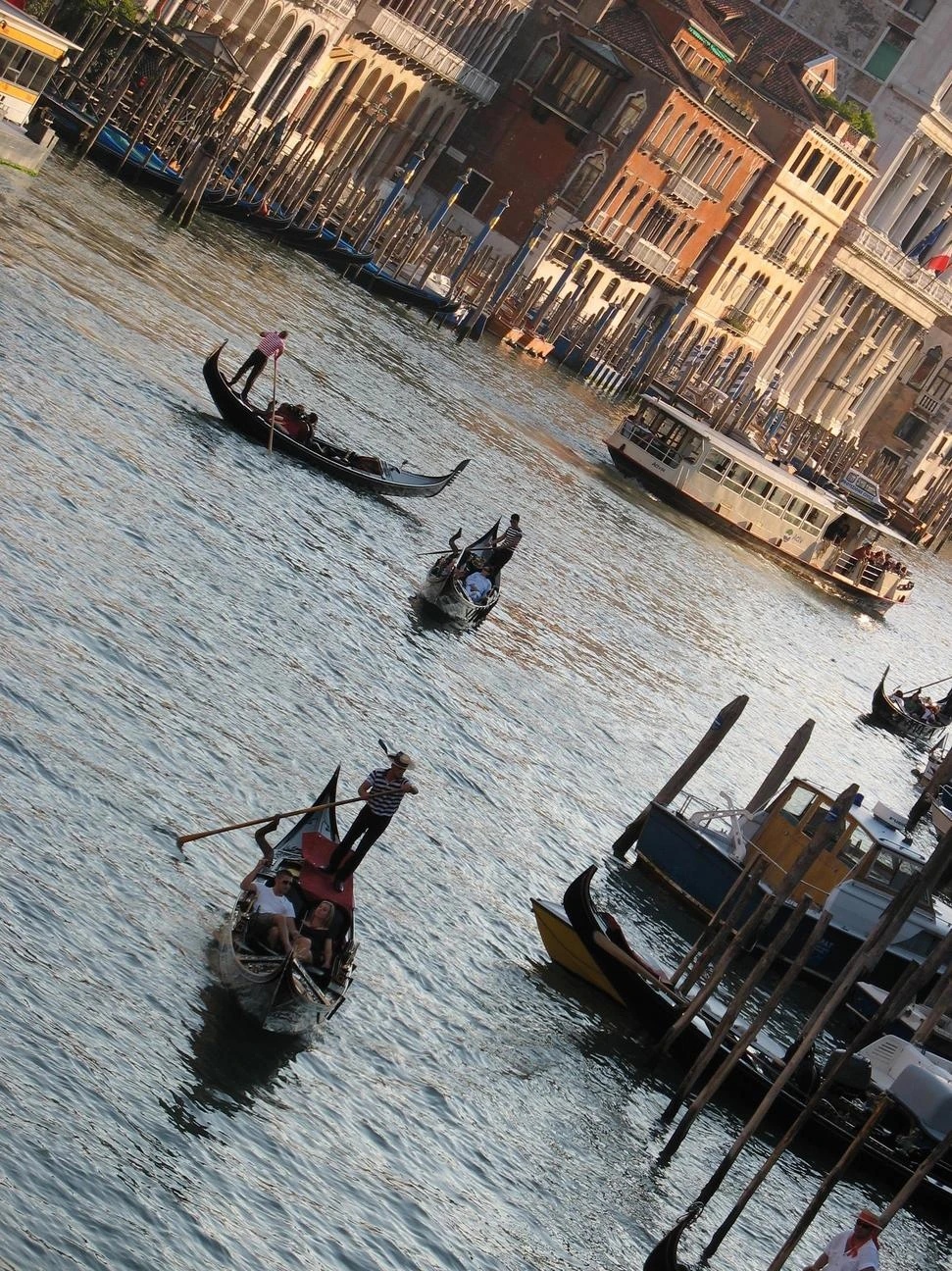 Иллюстрация к книге — Бьющий на взлете [book-illustration-33.webp]