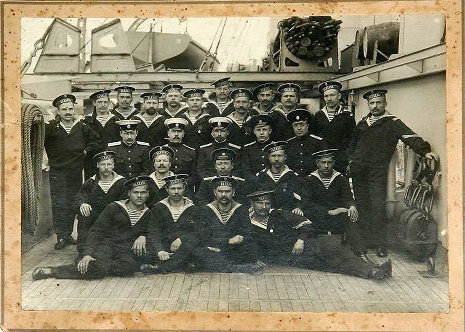 Иллюстрация к книге — Живые! Помните погибших моряков! Книга 1 [book-illustration-36.webp]