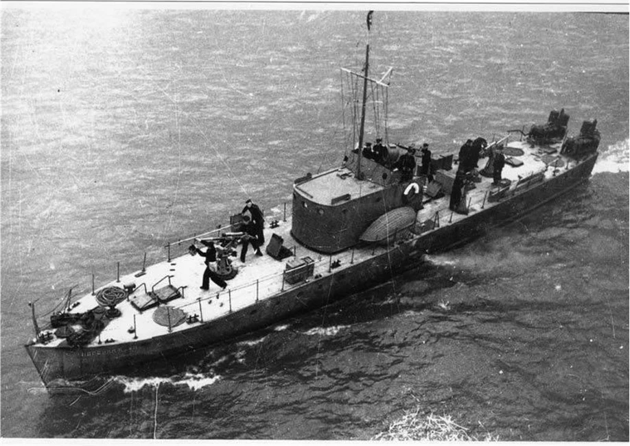 Иллюстрация к книге — Живые! Помните погибших моряков! Книга 2 [book-illustration-39.webp]